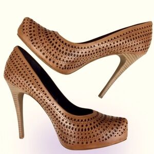 BCBG Pedra Tan Stiletto Heels Sz  9